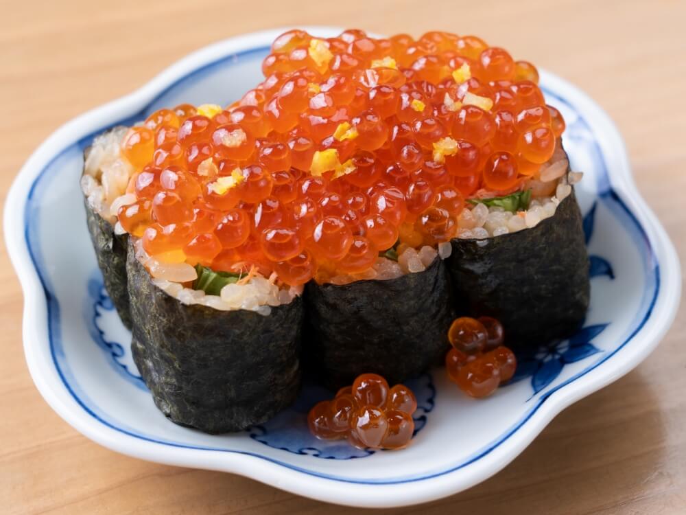 紅鮭といくらのアテ巻き寿司