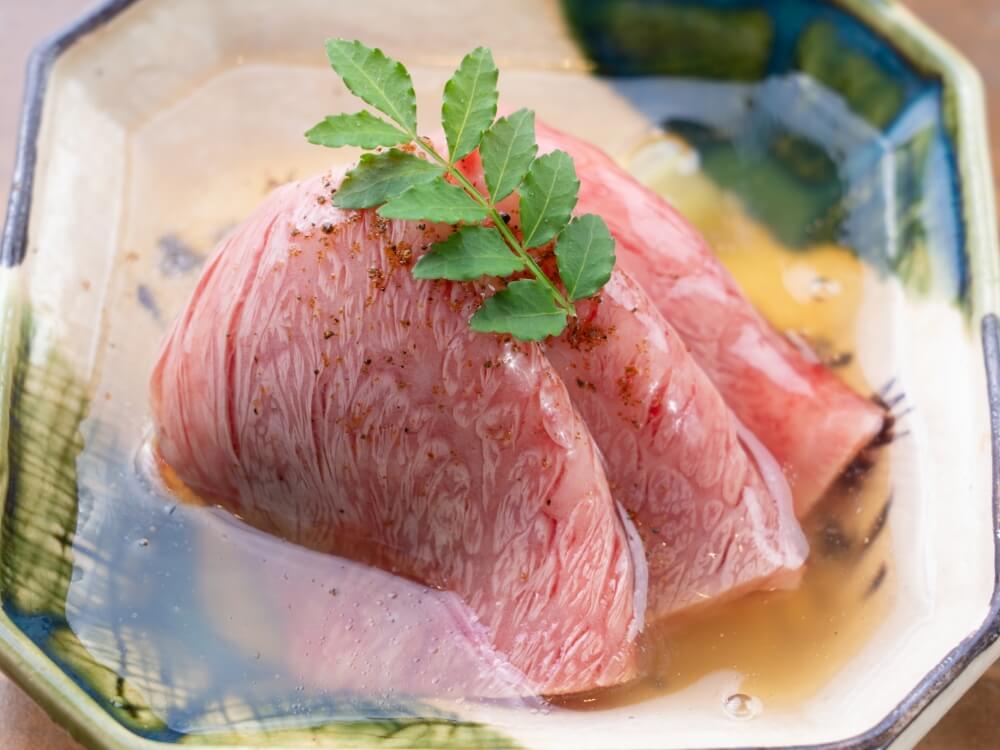 和牛のレアしゃぶと小蕪の炊き合わせ